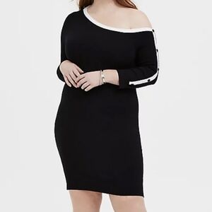 BLACK & WHITE OFF SHOULDER BUTTON SLEEVE DRESS